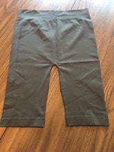 Load image into Gallery viewer, Spandex Capri shorts