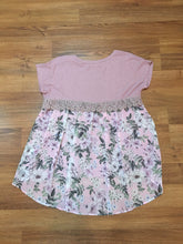 Load image into Gallery viewer, Rib knot top/ floral chiffon back&amp; crochet trim
